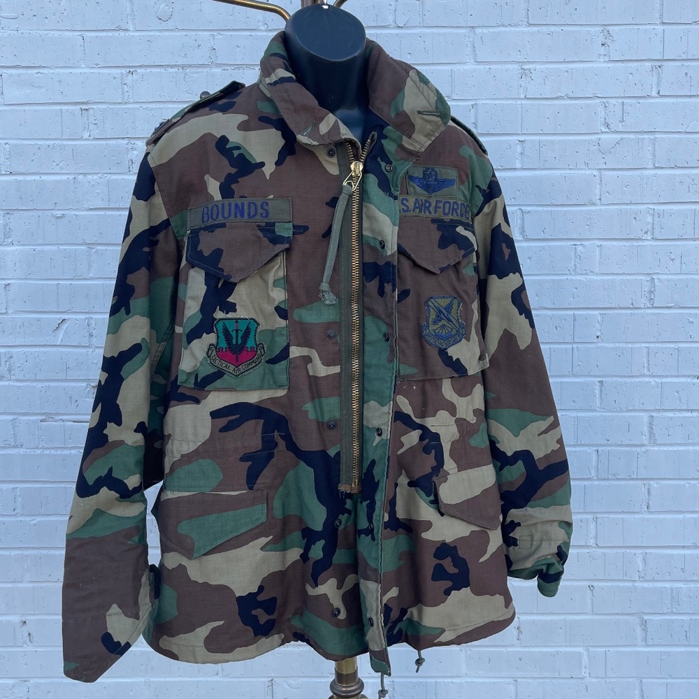 Men's Size Medium Regular U.S. Air Force Issue Woodland Camouflage Field Jacket